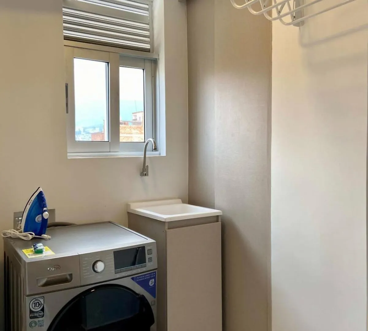 Captivating 2Br With Balcony In Laureles Medellin