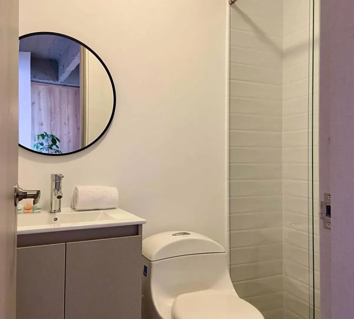 Captivating 2Br With Balcony In Laureles Medellin 0*,
